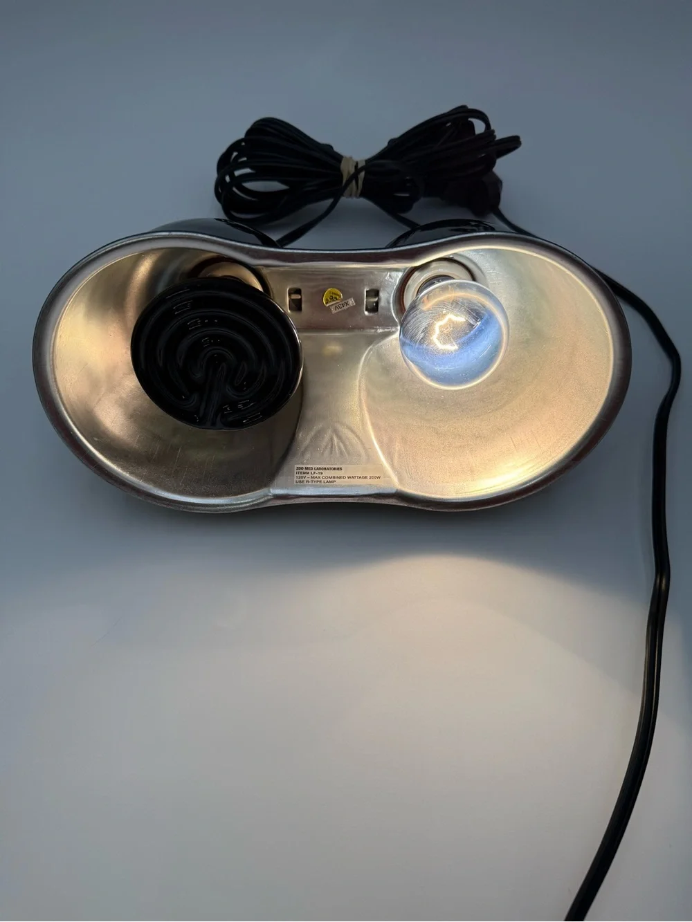 Zoo Med LF-19 Dual Dome Reptile Heat Lamp Fixture w/ Bulbs 200W Tested